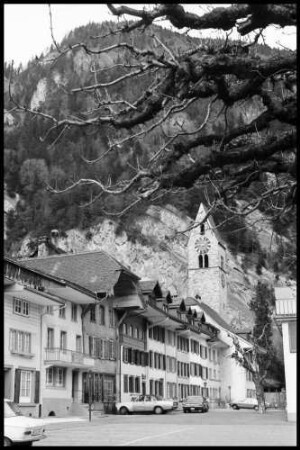 Interlaken: Unterseen, Marktplatz mit Kirche