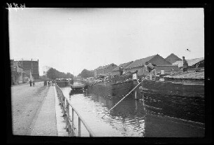 Douai (Dep. Nord, Frankreich): Kähne auf dem Kanal