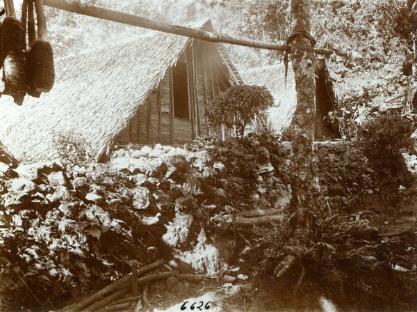 "Cabanes d'habitation. Maevo".