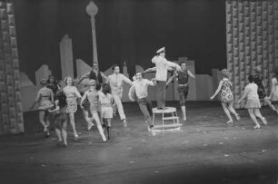 Szenenbilder aus "Karambolage", Operette von Conny Odd (Carlernst Ortwein) mit Libretto von Maurycy Janowski. Metropol-Theater Berlin, 02.04.1971
