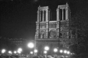 Paris: Notre-Dame, bei Nacht