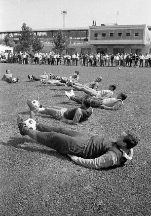 Erstes Training des KSC nach der Sommerpause im Wildparkstadion.