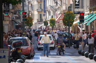 Cannes - Einkaufsstraße : Einkaufsstraße im Zentrum von Cannes, aufgenommen 2006