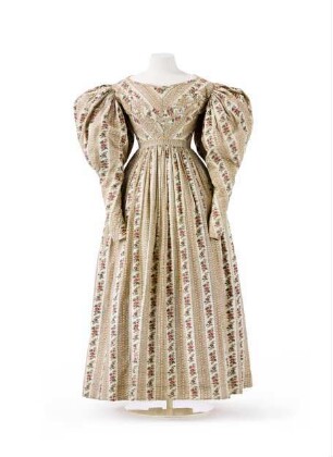 Bedrucktes Biedermeierkleid