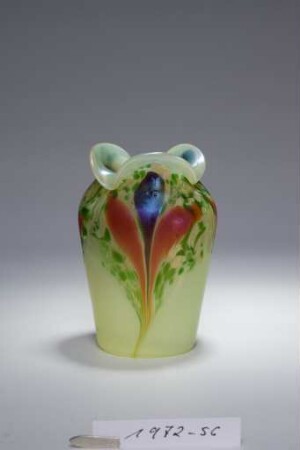 Vase mit Blütendekor