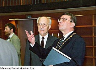 Bauübergabefeier. Prof. Günter Gattermann und Prof. Achim Mehlhorn im gespräch