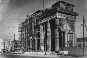 Berlin, Brandenburger Tor, nach Kriegsbeschädigung 1956-1958 wiederaufgebaut. Carl Gotthard Langhans