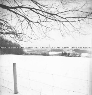 Verschneite Landschaft, im Hintergrund das Ulmer Münster