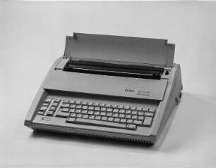 Elekt. Typenradschreibmaschine Erika, Mod. S 3004, 1988