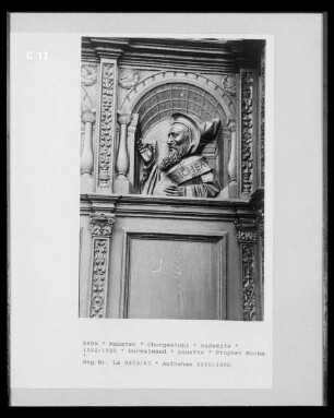 Chorgestühl, Südseite, Dorsalwand: Prophet Micha