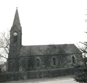 Bischdorf. Dorfkirche (1301/1400, Turm 1895). Ansicht von Süden