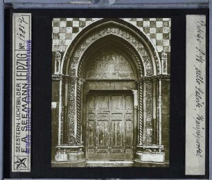 Viterbo, S. Maria della Salute : Hauptportal