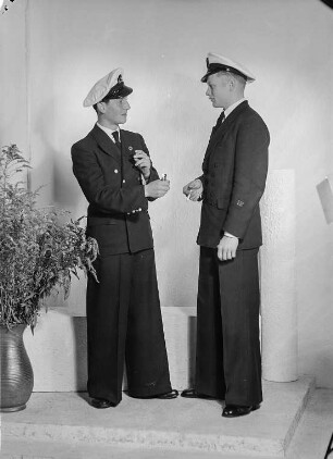 Doppelporträt von zwei jungen Männern in Marineuniform (wohl aus der Familie Spieleder)