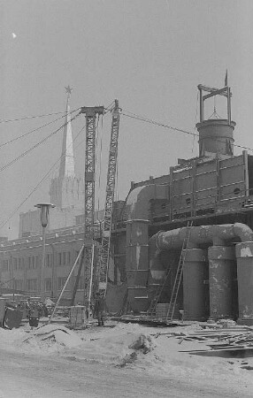 Vorbereitungen zur Frühjahrsmesse 1956, Aufbauarbeiten und Montage von Maschinenanlagen