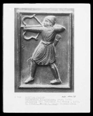 Bronzetür mit Heiligen und der Passion Christi: Bogenschütze