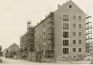 Dresden, Großbaustelle an der Tittmannstraße, Ecke Haydnstraße : Bau von Wohn- und Geschäftshäusern in Großblockbauweise