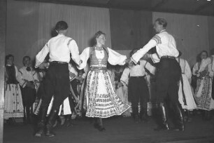 Dinkelsbühl: in der Schranne, Kongress der Siebenbürger Sachsen, Tanz, Siebenbürger in Tracht