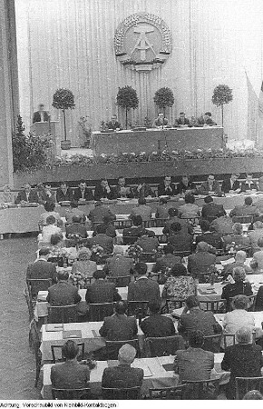 Dresden. Stadtverordnetensitzung im wiederaufbaugebauten Sitzungssaal des Rathauses Dresden, 1964