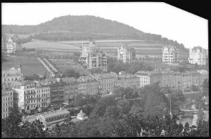 Karlsbad. Gartenzeile über die Sprudel-Kolonnade