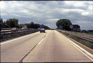 Fahrbahn Nord der A8 (Stuttgart Richtung Karlsruhe): Zufahrt auf AD Karlsruhe