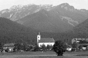 Schleching: Kirche, Hintergrund Kampenwand