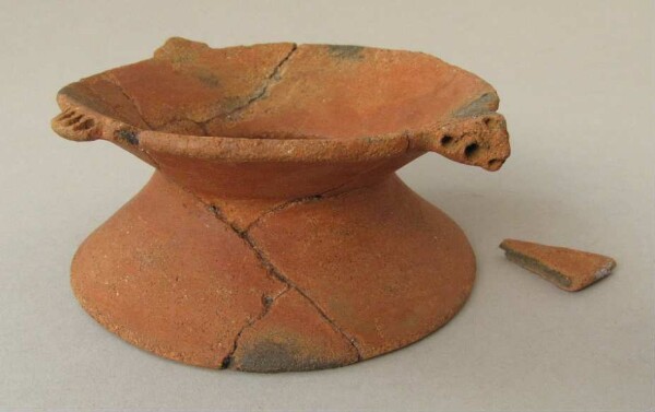 Clay pot stand