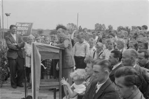 Volkstreffen der Domowina in Wittichenau. Festumzug : Domowinski zjězd w Kulowje. Swjedźenski ćah.