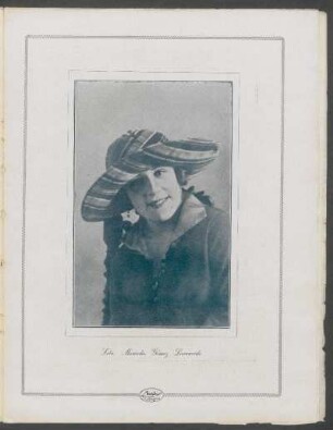 [Fotografía de] Srta. Mercedes Gómez Larravide