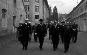 Lörrach: Führung durch den Betrieb; gehend