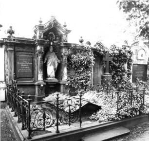 Wandgrabmal der Apothekerfamilie Hähnel