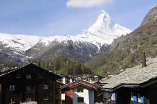 Zermatt - Ortsansicht : Ortsansicht mit Matterhorn, aufgenommen am 17. Mai 2010 in Zermatt