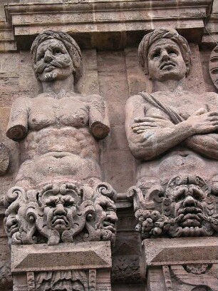 Palermo, Sizilien, Figuren am Triumphtor Porta Nuova, 1583 zur Erinnerung an den Sieg Karls V. in Tunis errichtet