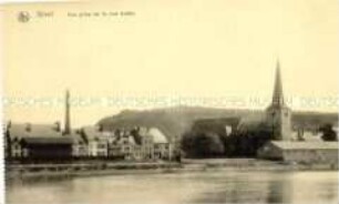 Blick vom Ufer der Maas auf Givet