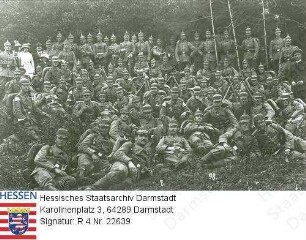 Militär, Hessen / Großherzoglich hessische 25. Division / Gruppenaufnahme bei einem Manöver in Schlüchtern