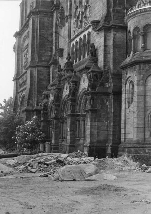 Dresden-Neustadt, Stauffenbergallee 9. St. Martinskirche (ehem. Garnisonskirche; 1896-1900, W. Lossow, H. Viehweger). Ausbau der Phonothek als Außenstelle der SLB / SLUB von 1976 bis 2002. Außenansicht
