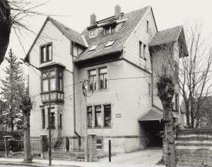Mittweida, Wohnhaus : Mitweida. Wohnhaus, Johann-Sebastian-Bach-Straße 9, (1894). Straßenansicht mit Hauseingang
