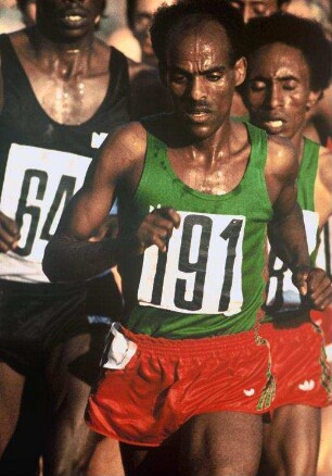 Sieger im 10.000 Meterlauf : Moskau. Olympische Sommerspiele 1980. Sieger im 10.000m Lauf Miruts Yifter ETH, Äthiopien // Winner 10.000-meters-race Miruts Yifter ETH, Ethiopia