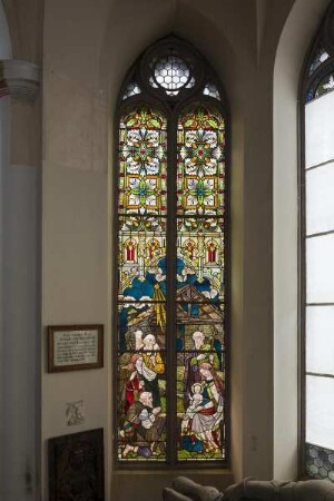 Chorfenster mit der Darstellung der Geburt Christi