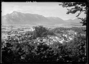 Österreich, Salzburg. Stadtansicht gegen Untersberg und Lattengebirge von Nordosten