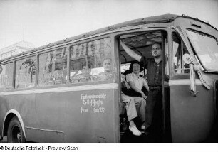 Omnibus mit Weltfestspielteilnehmern