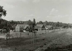 Blick vom Freibad auf Haus Bergblick und Jugendherberge