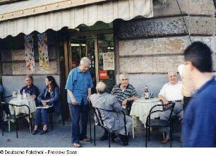 Straßencafé