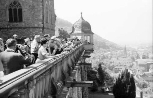 Heidelberg: Schlossterrasse mit Publikum
