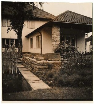 Garten Sander, Helmstedt: Blick über den Garten zum Wohnhaus