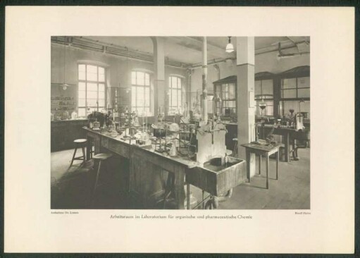 Arbeitsraum im Laboratorium für organische und pharmazeutische Chemie