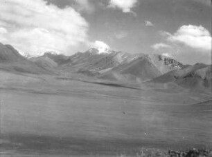Indien. Kashmir. Schwemmkegel am südlichen Aksai-tschin-kul gegen Massiv 16