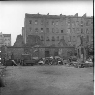 Negativ: Ruine, Ansbacher Straße 19, 1957