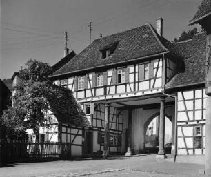 Blaubeuren. Ehemaliges Benediktinerkloster. Torhaus (1501/1700?, Erneuerung 1701/1750?)