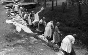 Cestine: kroatische Wäscherinnen am Bach