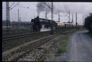 01 1066 Ausfahrt mit Sonderzug